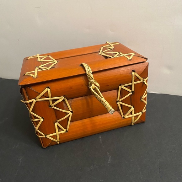 Vintage Hand Made Bamboo Box, Small Size: 5 5/8” L. X 3.5” X 3.5”, Unmarked - Picture 2 of 13